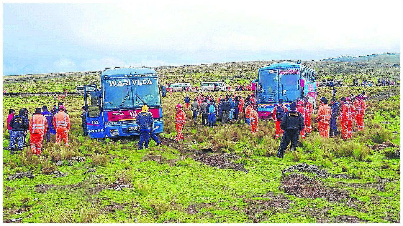 Delincuentes aprovecharon  huaico para robar 70 mil a pasajeros en vía Huancayo - Huancavelica (VIDEO)