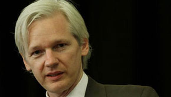 Julian Assange: Facebook y Google son poderosos instrumentos de control