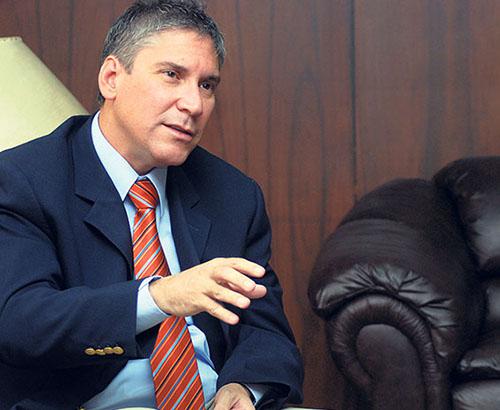 Exministro aprista Aurelio Pastor critica pedido de detención en su contra