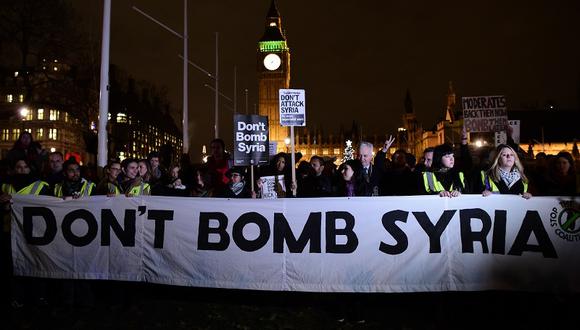 Reino Unido: Cientos de personas se manifiestan en Londres en contra de atacar en Siria
