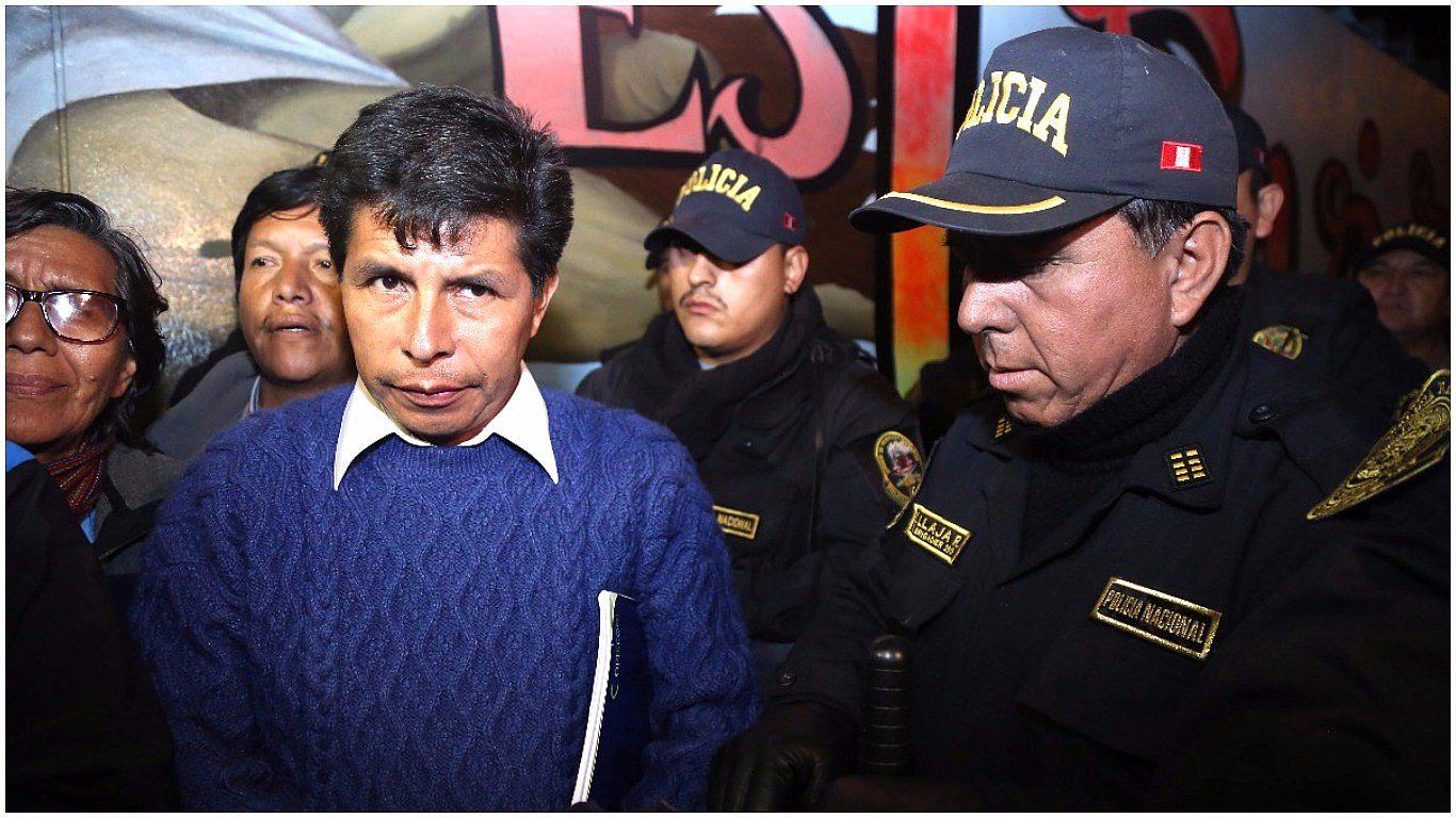 Marilú Martens se reúne con Pedro Castillo, pero la huelga de profesores continúa