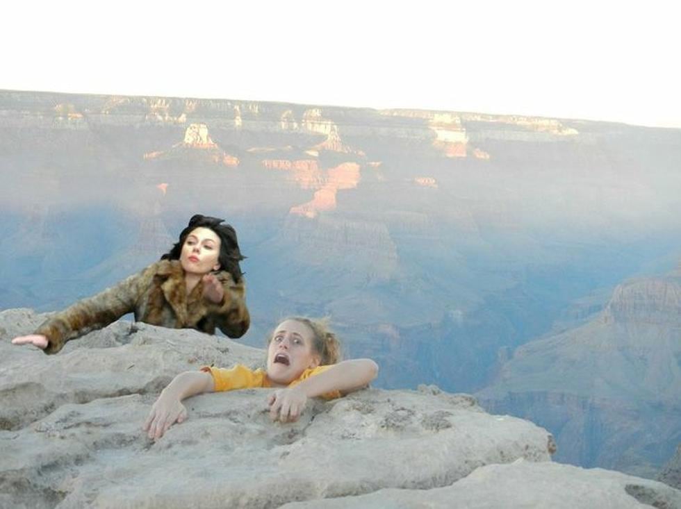Memes por la caída de Scarlett Johansson se viralizan en la red (Fotos)