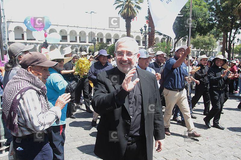 Arzobispo de Arequipa pidió a la población no dejarse engañar por candidatos