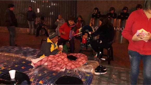 Alcalde y regidores de Ascope en huelga de hambre y pernoctan en la calle (FOTOS) 