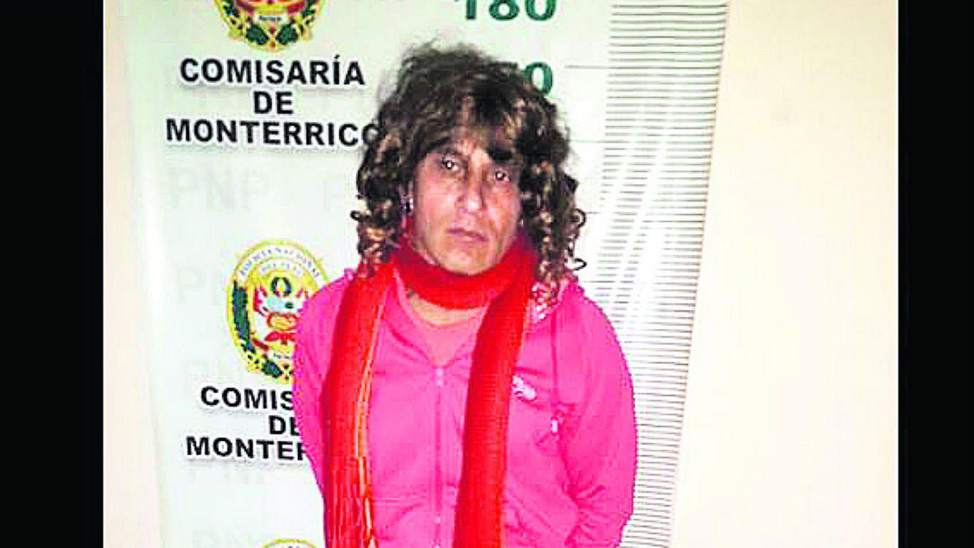 Depravado disfrazado de mujer espiaba en baños de Jockey Plaza