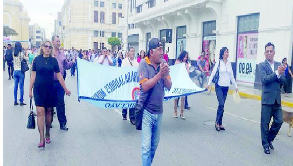 Trabajadores Municipalidad Provincial de Chiclayo realizan paro