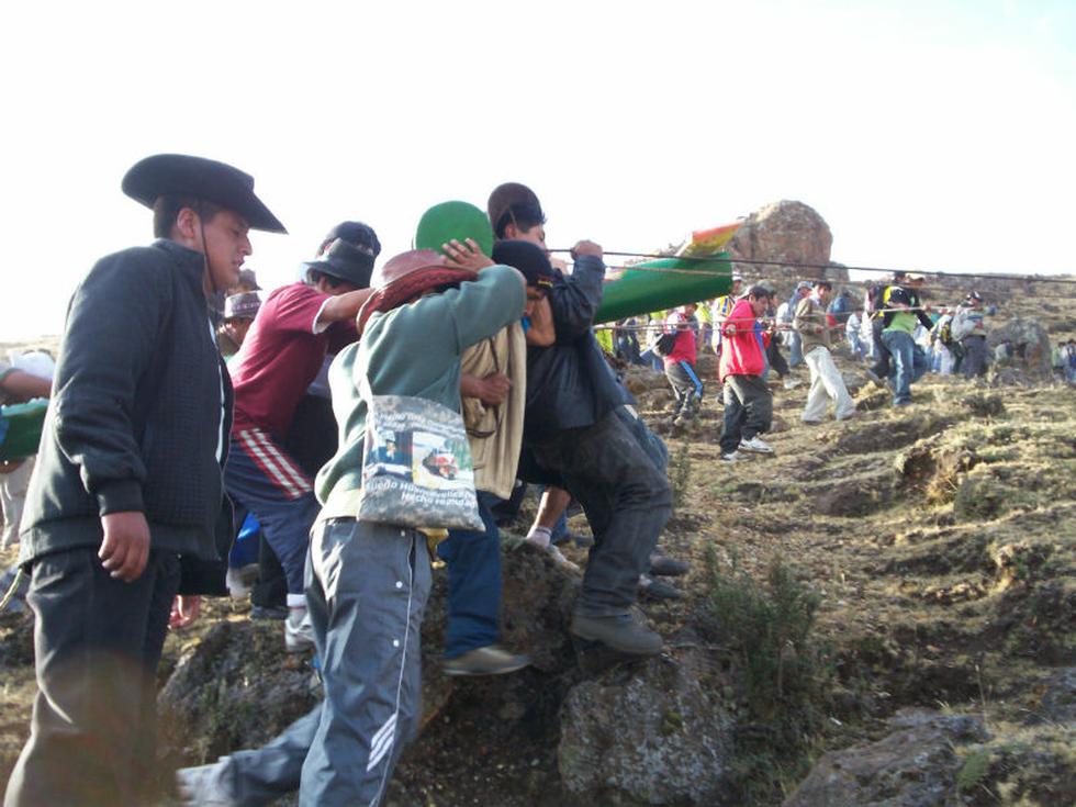 Población realiza tradicional Bajada de Cruces (FOTOS)