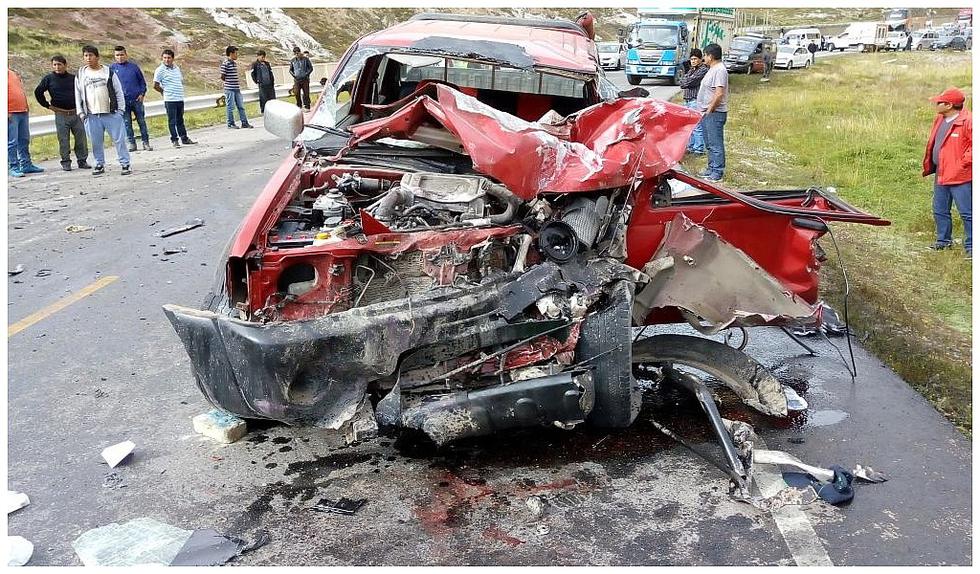 Familia viajaba de Lima a Huancayo y madre muere en choque con camión