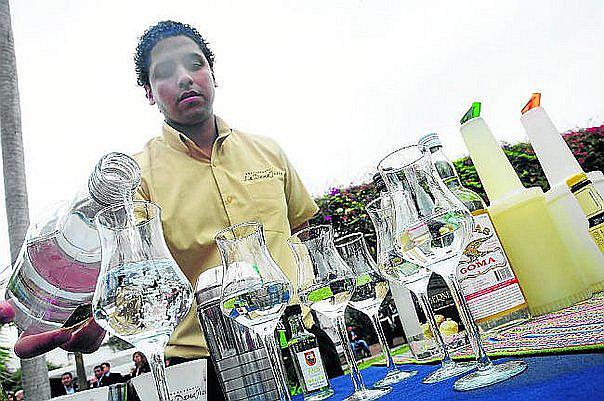 Exigen a Bachelet frenar la promoción de pisco peruano en Chile