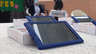 “Patinadores” abren furgón y roban tablets destinadas a colegios de Huancavelica