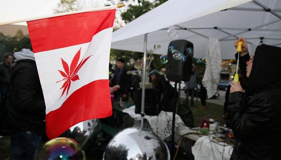 Marihuana se acaba de manera inmediata en tiendas de Canadá tras legalización 