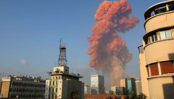 Una imagen muestra la escena de una explosión en Beirut, Líbano, el 4 de agosto de 2020. (Foto: Anwar AMRO / AFP).