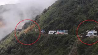 Piura: Deslizamiento de cerro casi arrastra a vehículos al precipicio en la sierra (VIDEO)