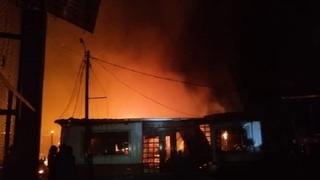 Rayo impacta en discoteca de Loreto que funcionaba a pesar del toque de queda y provoca incendio