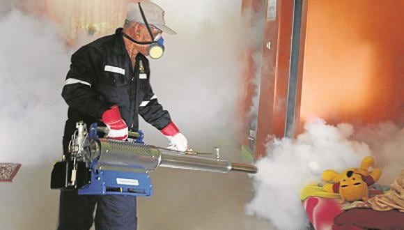 Fumigan mil viviendas y colegios contra el dengue y chikungunya en Sechura
