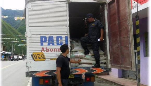Policías decomisan 7 toneladas de cal destinado para producir droga