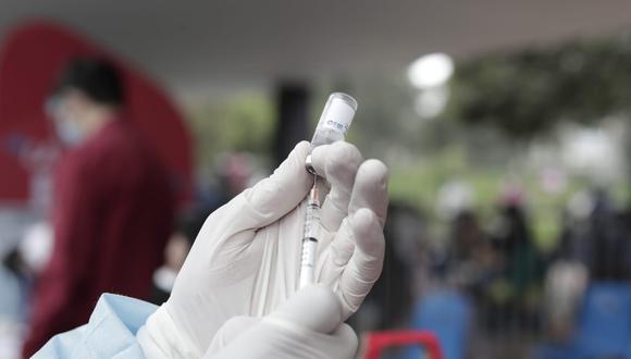 A partir del lunes 11 de octubre, el rango de edad para vacunarse contra el COVID-19 bajó a personas de 18 años en Lima Metropolitana, Callao y en regiones. (Foto: GEC/Referencial)