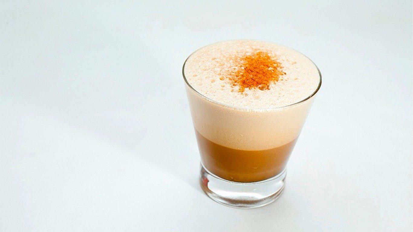 El cóctel de algarrobina perenne el el tiempo