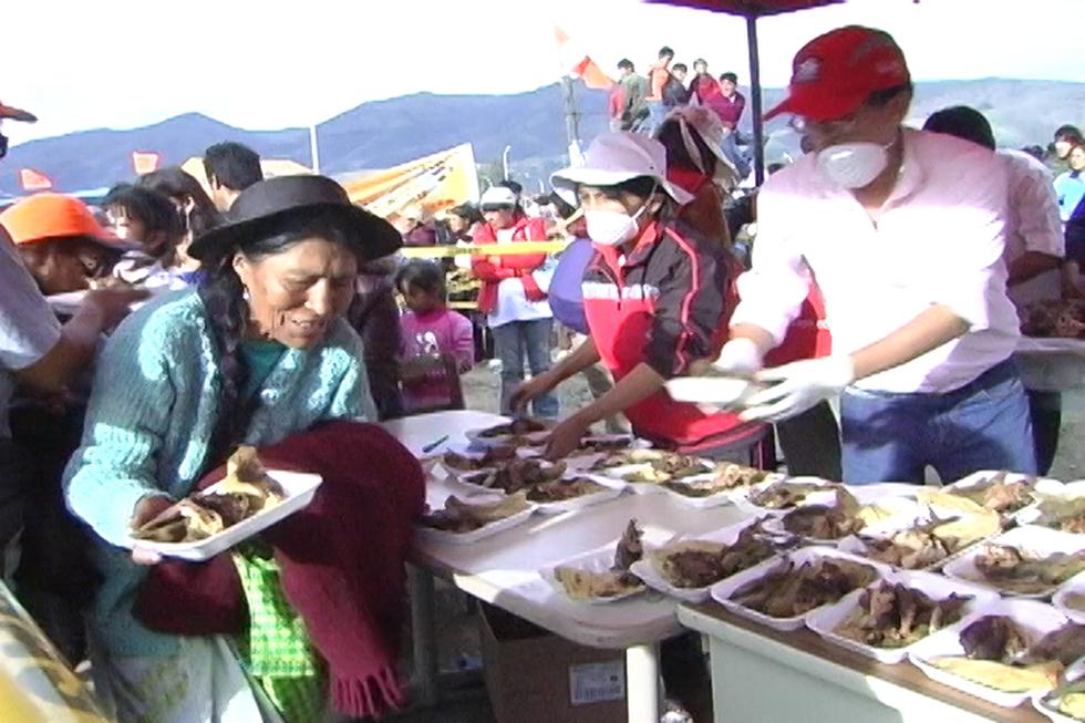Sirven más de 10 mil platos de pachamanca gratis en feria Cuasimodo 
