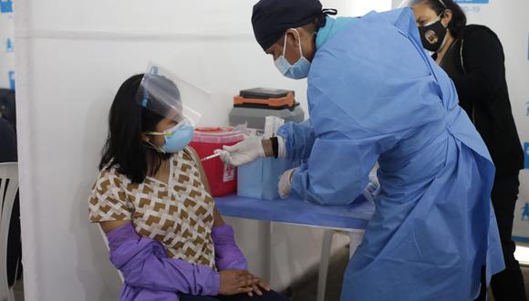La directora de Inmunizaciones del Minsa, Gabriela Jiménez, detalló que el sector Salud está coordinando con el Minedu para hacer un cruce de información de los datos de la población escolar ya vacunada. (Foto: Britanie Arroyo / @photo.gec)