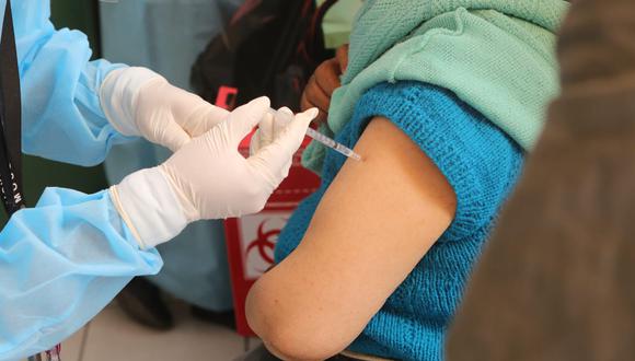 Aplican segunda dosis de vacuna contra la COVID a mayores de 60 años |Foto: Leonardo Cuito