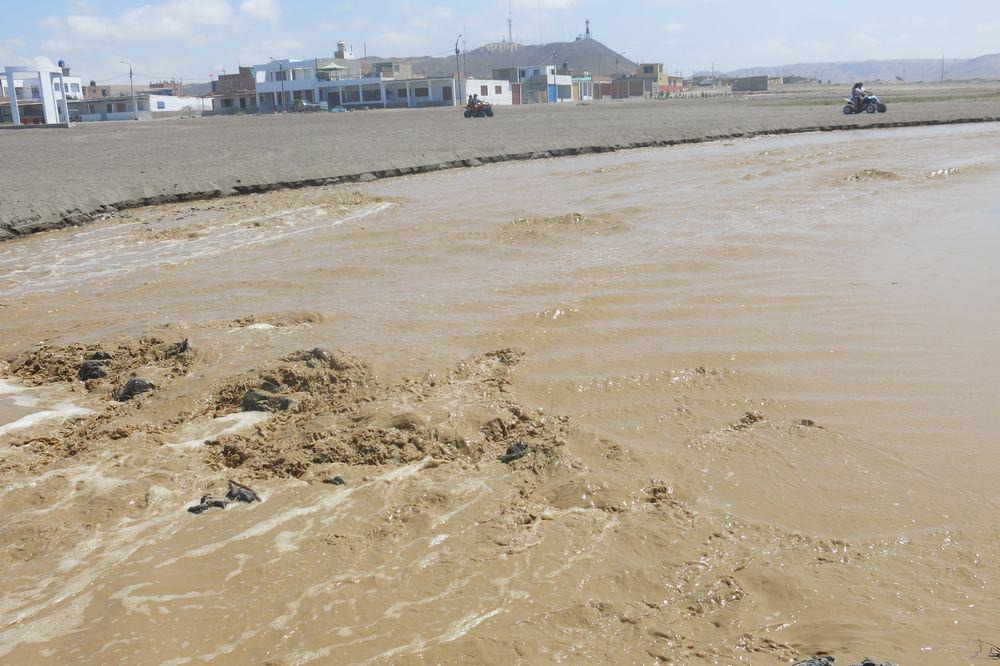 Fenómeno El Niño: Río Sama toma cauce natural e ingresa al mar en Tacna