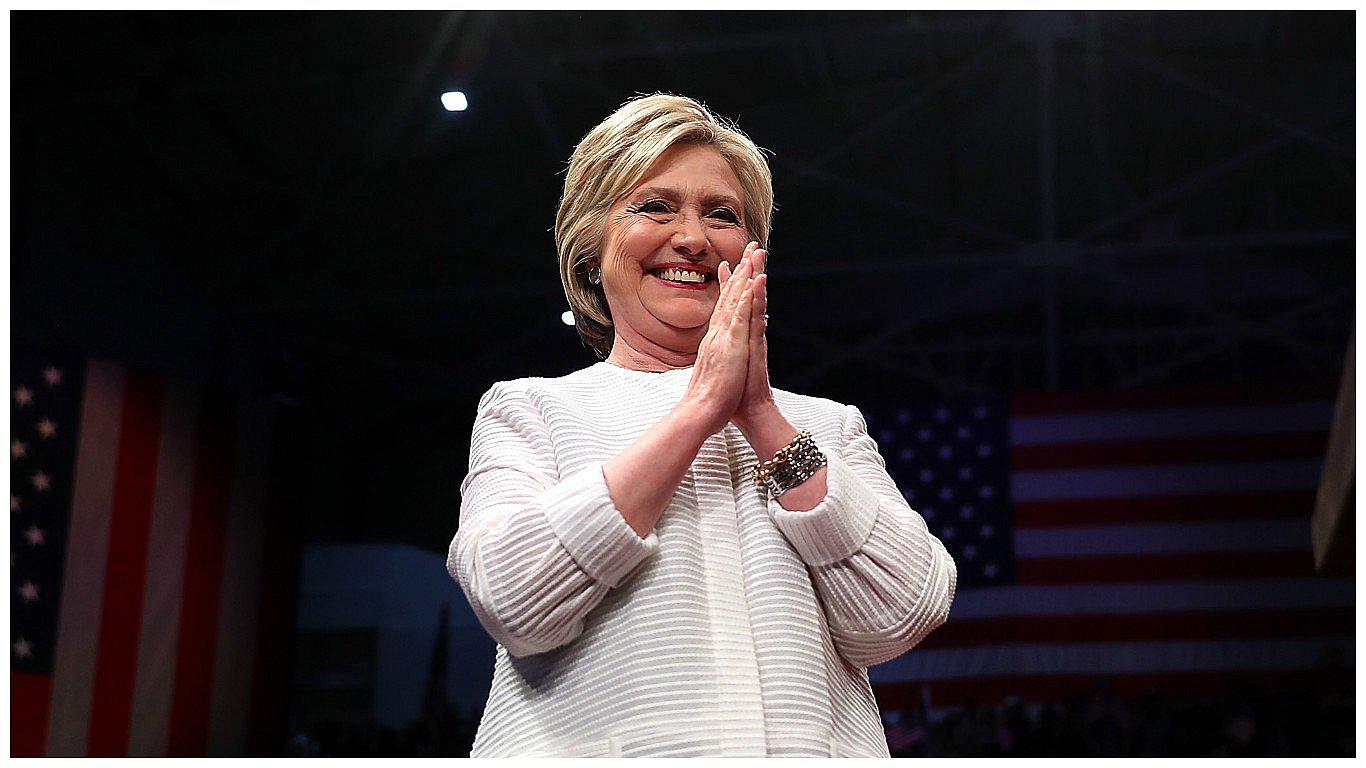 FBI: Hillary Clinton no debe ser imputada por escándalo de sus correos electrónicos (VIDEO)