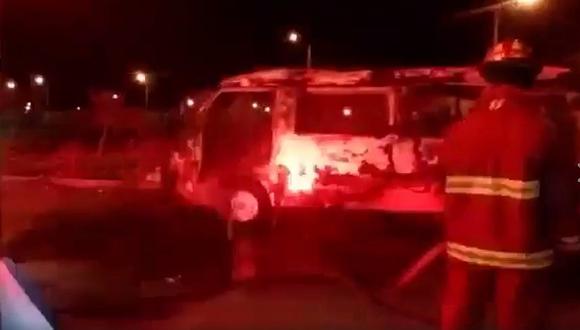Trujillo: Extorsionadores queman combi en La Esperanza (Vídeo) 
