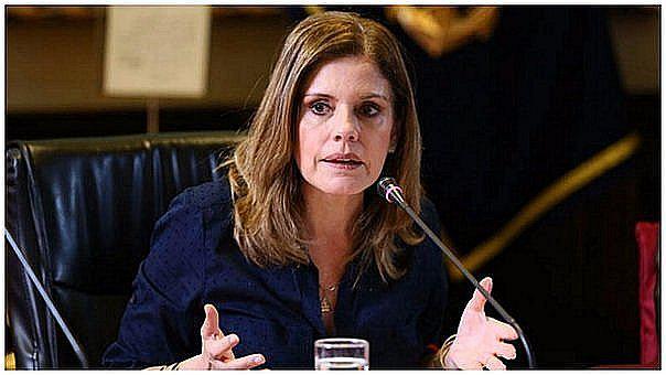 ​Encargan despacho presidencial a Mercedes Aráoz por viaje de presidente Vizcarra a Panamá
