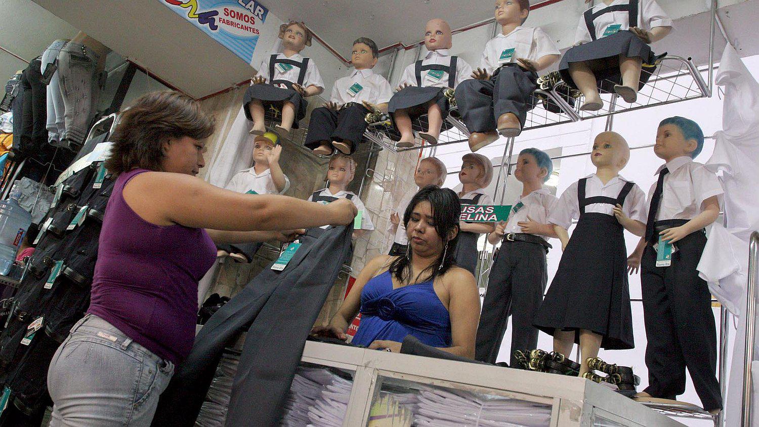 Colegios direccionan compra de uniformes a proveedores únicos