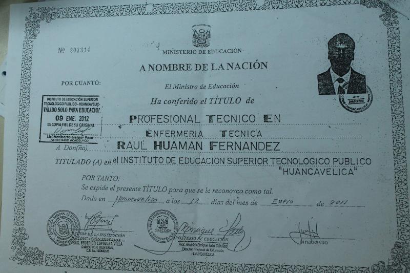 Usan título falso en contrata de auxiliar