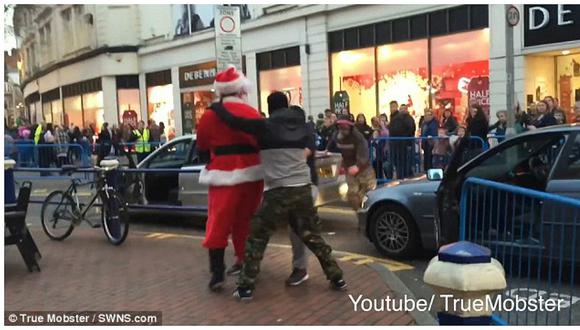 YouTube: "Santa Claus" jugó a ser secuestrado y esto le pasó (VIDEO)