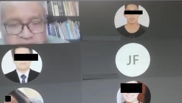 Profesor indignado dirigiéndose a sus alumnos en una clase virtual por Zoom. | Foto: Captura de pantalla.