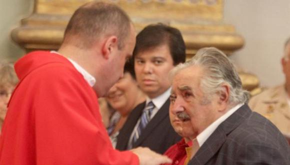 Salud de Chávez lleva a misa a ateo presidente uruguayo José Mujica