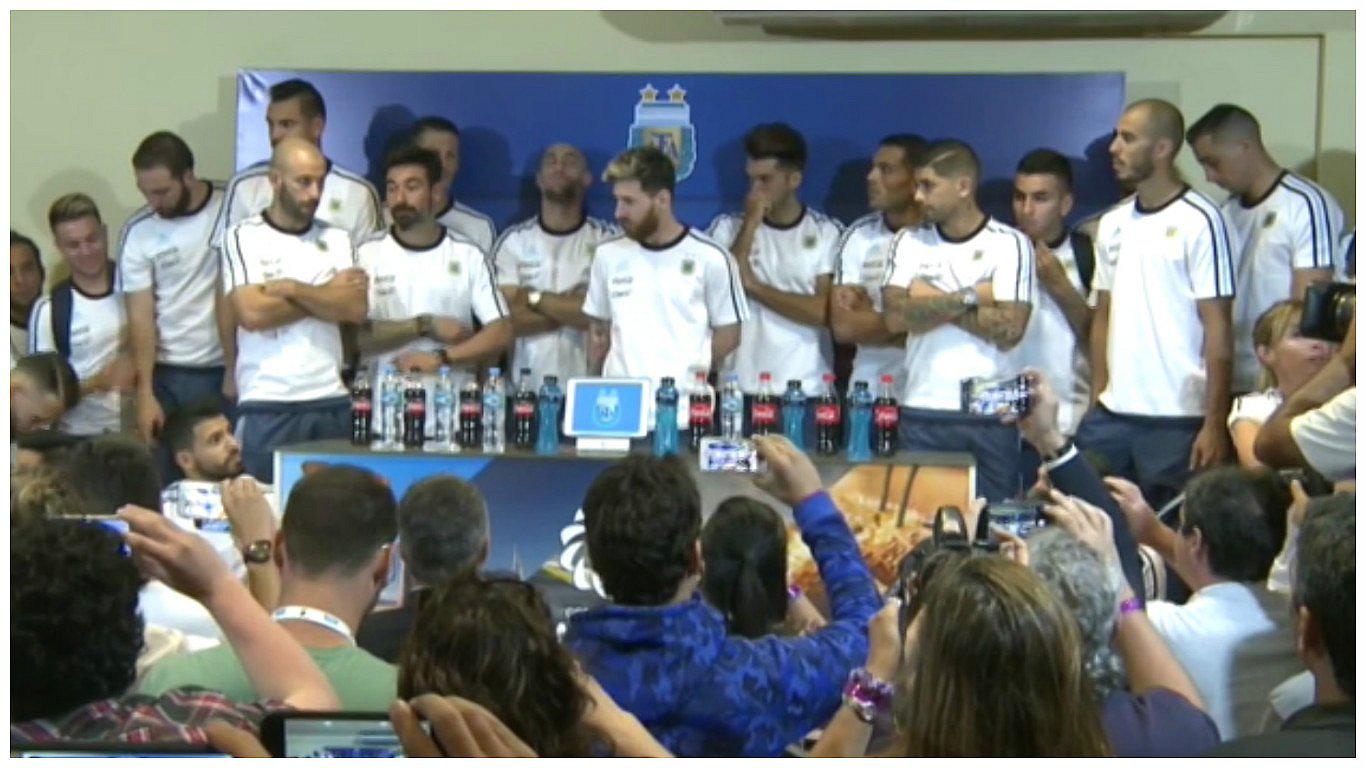 Messi anuncia que Argentina no habla con la prensa por acusación contra Lavezzi