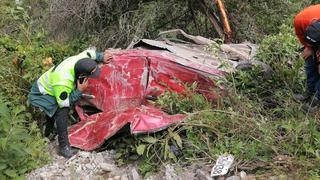 Cinco personas fallecen tras vuelco de auto a abismo de mil metros en Apurímac (FOTOS)