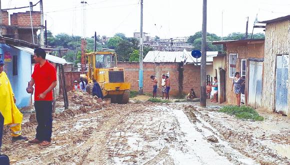 Viviendas y vías son afectadas tras lluvias en Tumbes