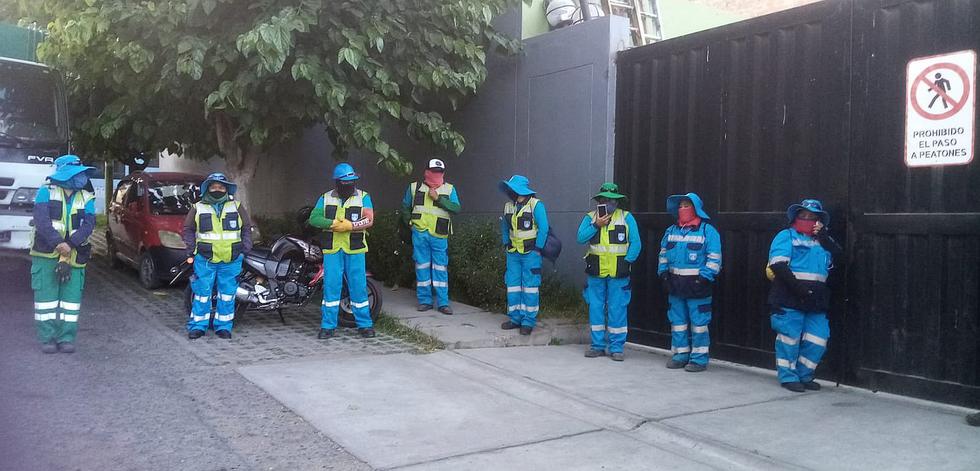 ​Trabajadores de limpieza protestan en Arequipa para pedir descarte de COVID-19