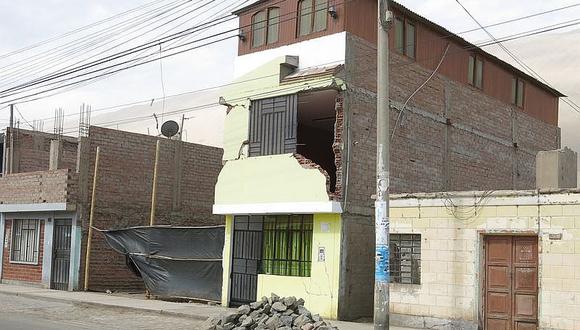 Afectados por sismo en Caravelí reconstruyen casas, pero no colegios