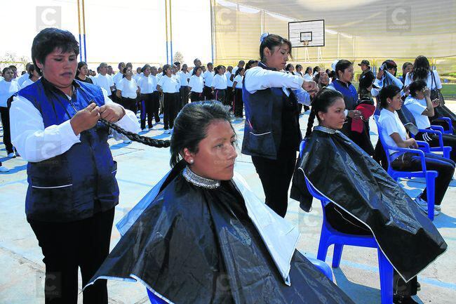 PNP: Futuras policías donan sus cabellos a pacientes con cáncer (VIDEO)