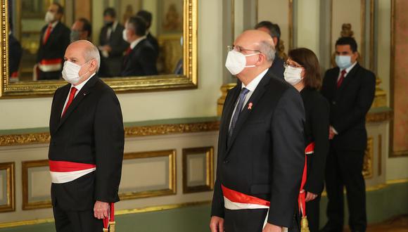 El primer ministro Pedro Cateriano acompañado por el nuevo canciller, Mario López. (Foto: Presidencia de la República)