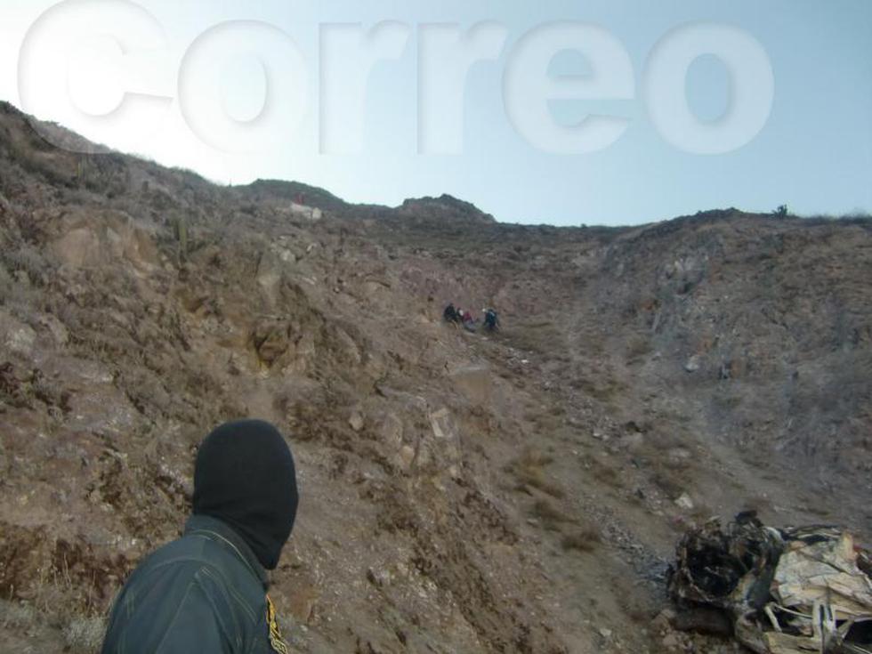 Camioneta de minera quedó destrozada en abismo de 900 metros