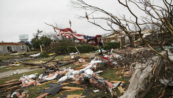 Mujer en una bañera sobrevive a un tornado en Texas