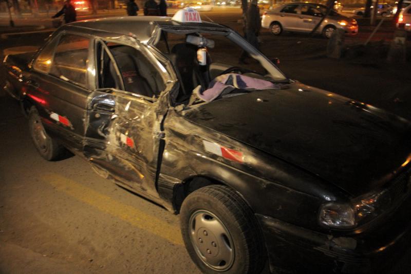 Imprudente provoca accidente en Comas