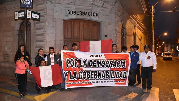 Subprefectos de Tacna realizan vigilia en respaldo de PPK