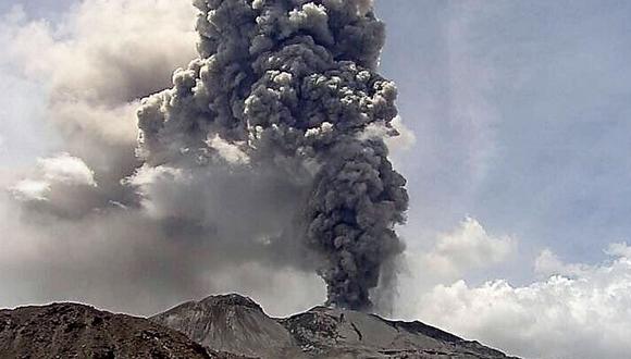 Alerta tras la expulsión de ceniza del volcán Sabancaya y sismos anómalos en Ubinas (VIDEO)
