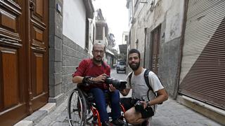 La conmovedora historia de dos amigos discapacitados que sobreviven en una Siria devastada