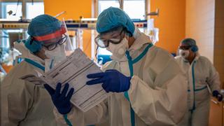 Jóvenes voluntarios: la clave para que los hospitales no colapsen en República Checa ante la segunda ola de coronavirus