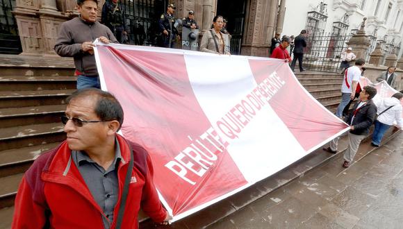 Cusqueños salen en apoyo a fiscal Pérez y juez Carhuancho (VIDEO)
