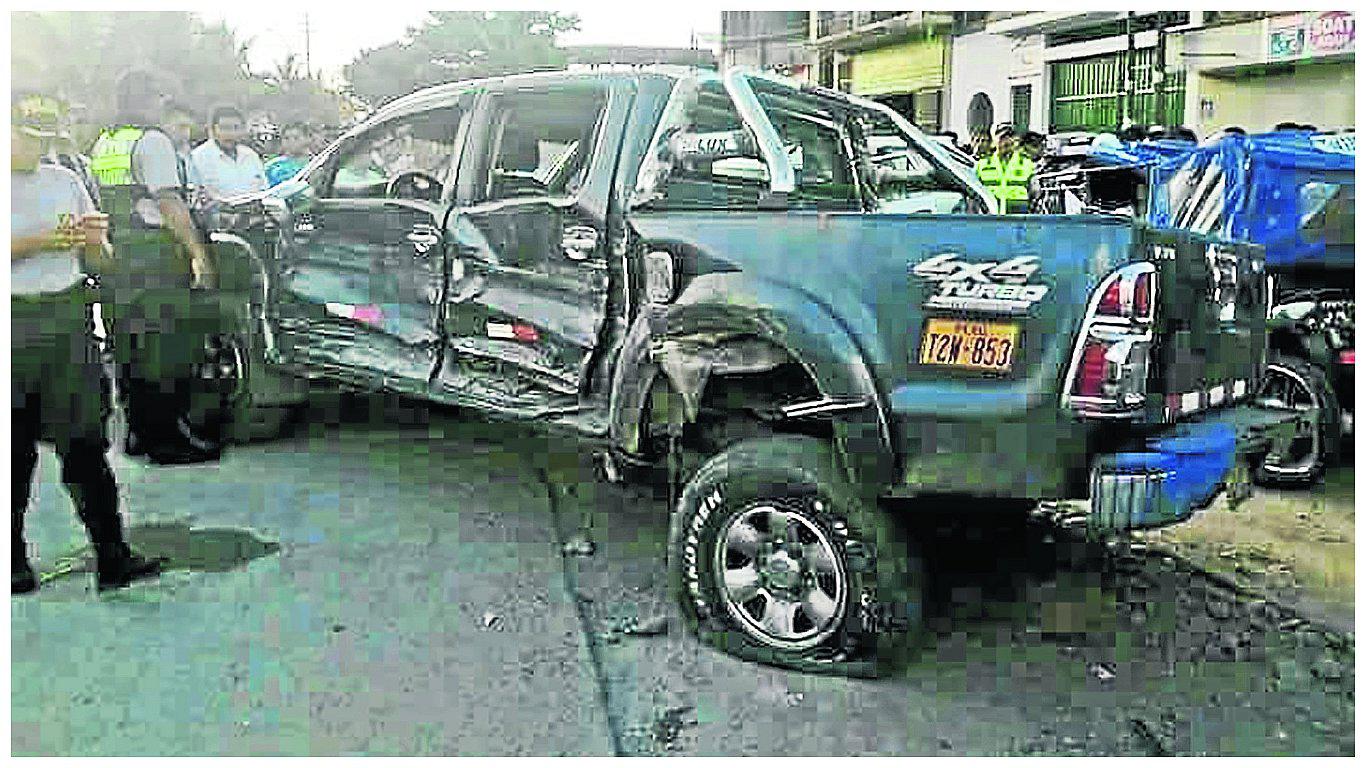 ​Taxista cobraba pasajes en la vía y muere embestido por camioneta en triple choque 